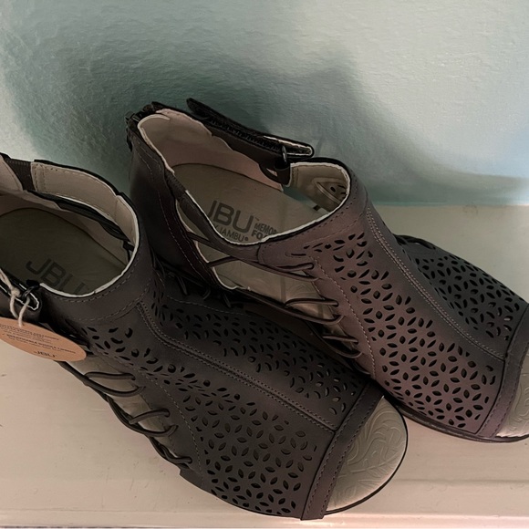 JBU Dark Tan Sandals 7M NWT - Picture 3 of 6